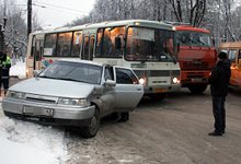 Утром из-за аварии был парализован Октябрьский проспект