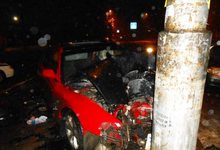 На Октябрьском проспекте пьяный студент въехал в столб на иномарке