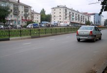 Разметку на Октябрьском заменили - оставили место под парковку