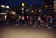 Флешмоб у «Макдоналдса». «Люди бросались под колеса»