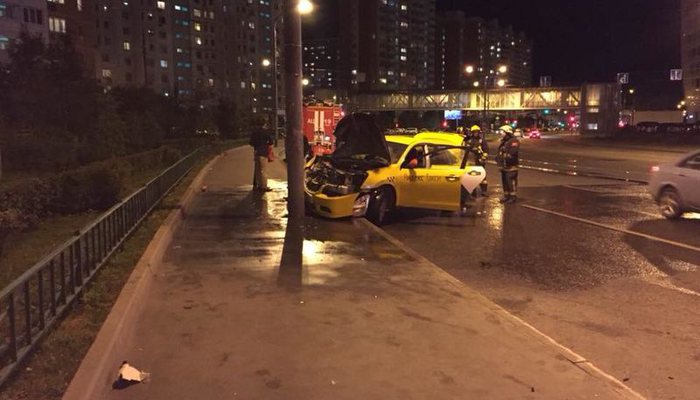 В Москве загорелось такси: водитель работал без отдыха 7 дней подряд