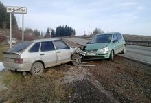 ДТП у деревни Минины: «Хендай» и «четырнадцатая» вылетели на обочину