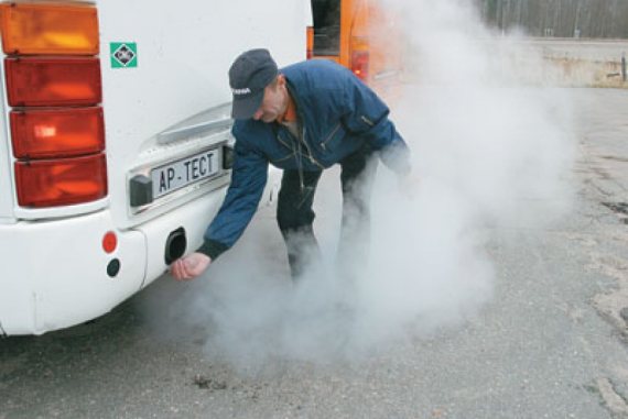 Водителей автобусов наказали за грязный воздух