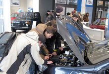 «Лады» дорожают. В Кирове скупают машины по старым ценам