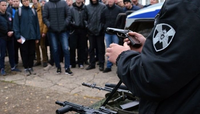 Граждан, обстрелявших машину из «пневматики» на 45 000 рублей, нашли