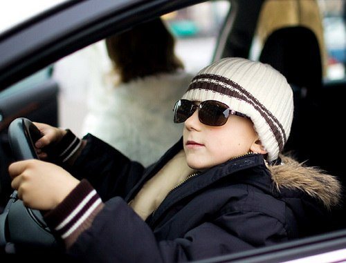 Депутат Госдумы предложил выдавать водительские права с 16 лет