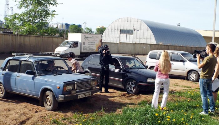 «Газон под колесами»: Автовладельцы обращаются в суд
