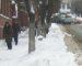 Сугробы на улицах Кирова мешают движению