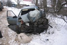 Водитель «девятки» врезался в КАМАЗ при обгоне