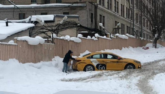 В России спрогнозировали рост цен на услуги такси в 2026 году