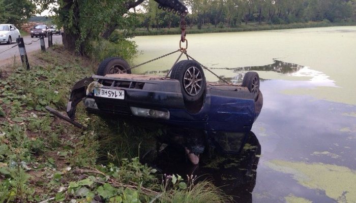 В Чистых Прудах утонул ВАЗ: погибли 2 человека