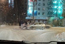 У «Театралки» столкнулись 2 легковушки