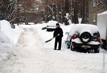Лопата в помощь. Автомобилисты занимаются самокопанием