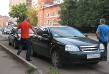 Водитель такси «Сатурн» высадил кировчанку на полпути из-за крестного хода