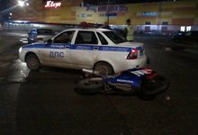 Полицейский автомобиль спровоцировал ДТП с мотоциклом у «Джем Молла»