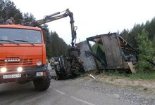 Под Юрьей «Фольксваген» столкнулся с грузовым фургоном: погибли 2 человека