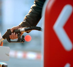 «Лукойл» попался на поднятии цен на бензин