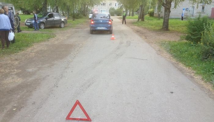 В Слободском районе 10-летний мальчик попал под колеса «Логана»: потребовалась госпитализация