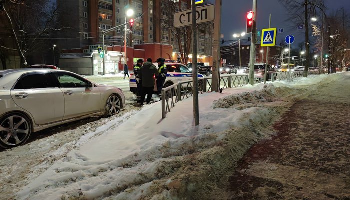 Россиянам рассказали, как их накажут за перекрытие выезда с парковки