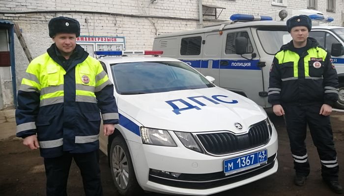 Кировские ДПСники спасли жизнь мужчине, которому на трассе стало плохо
