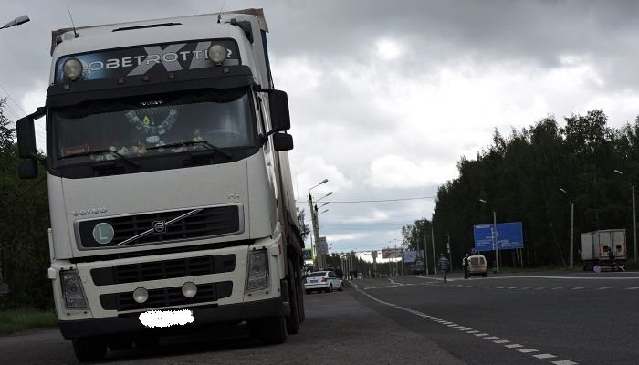 Дальнобойщики, внимание: Росавтодор ограничил движение большегрузов на трассах