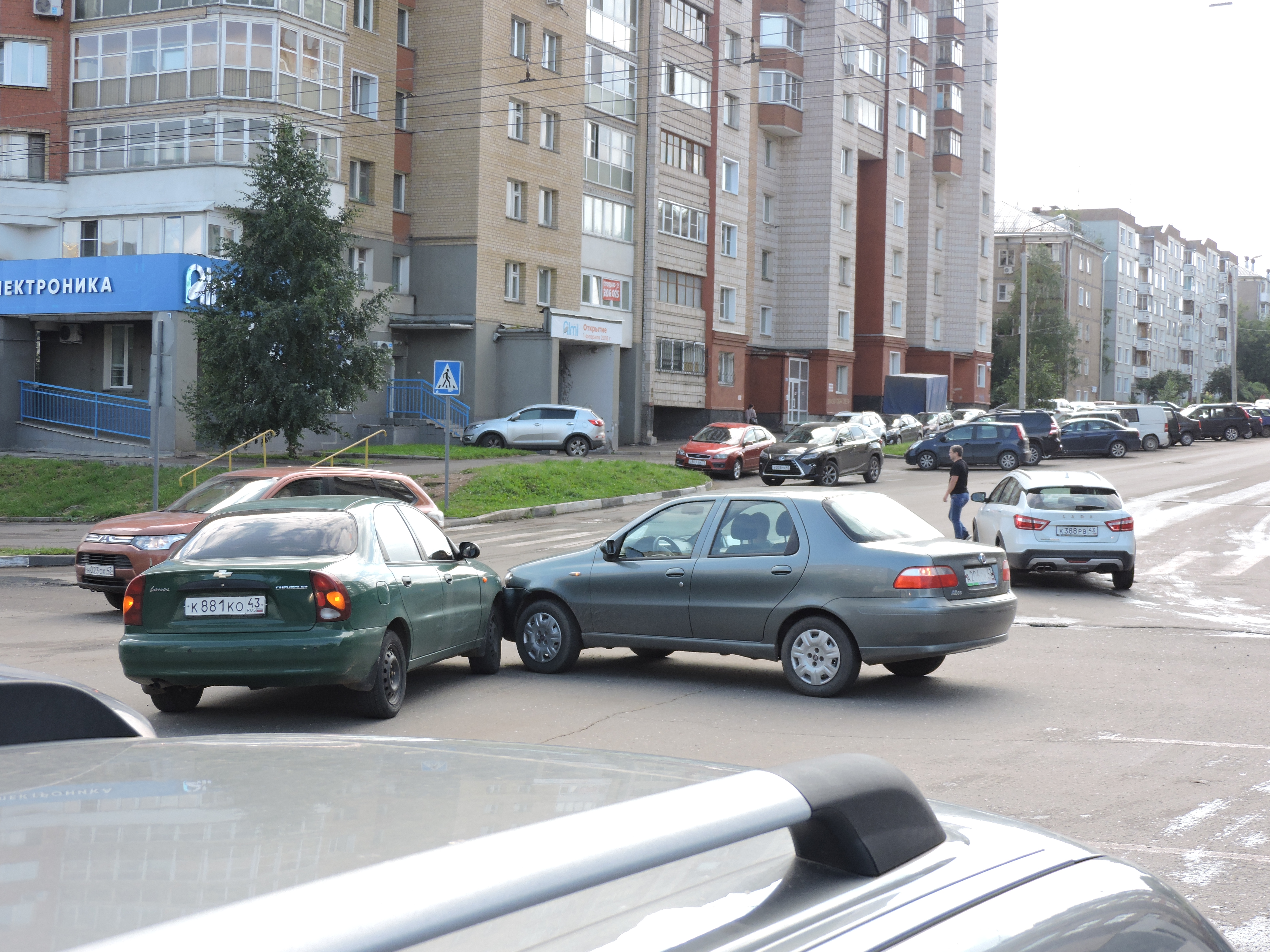 Перекресток октябрьская