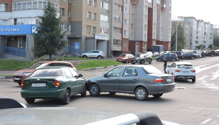 Авария на перекрестке Октябрьского проспекта и улицы Некрасова