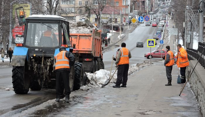 Вчера на улицах Кирова работало 93 единицы спецтехники