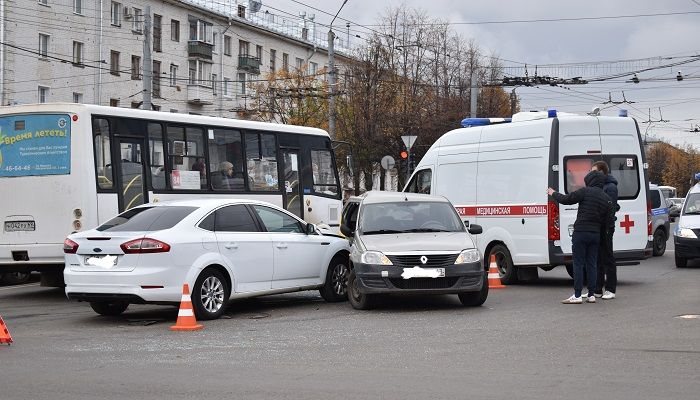 В ДТП на улице Воровского пострадали несколько детей