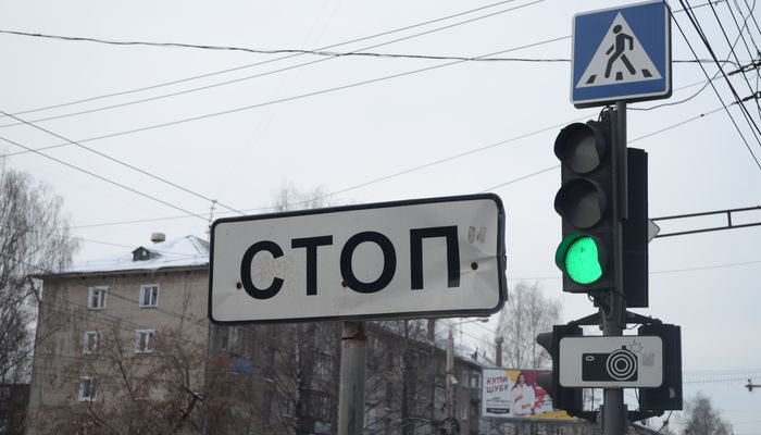 Стали известны самые аварийные участки Кирова: теперь их начали устранять