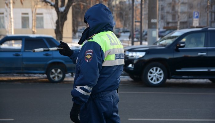 Кировские ДПСники выявили 13 перевозчиков-нелегалов