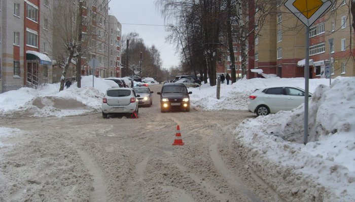 В Кирове водитель на «Сандеро» сбил 10-летнюю девочку