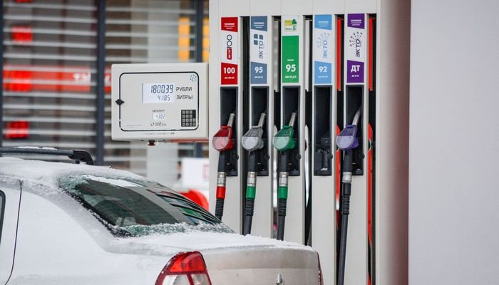 Известно, насколько мог бы подорожать бензин в 2019 году без сдерживания цен на топливо