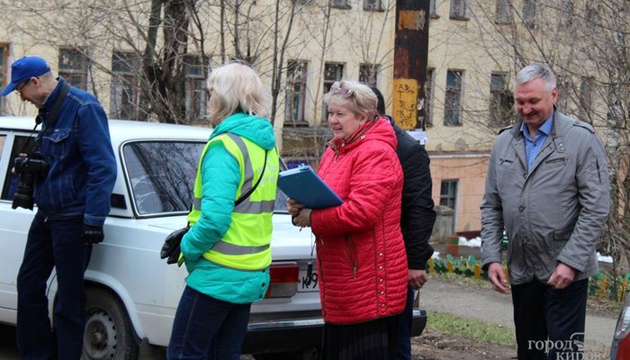 «Раскопки — это незначительно». Дорожники проверили улицу Горбуновой, отремонтированную год назад