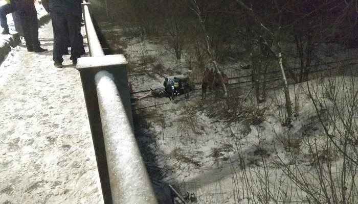 «ДТП началось ещё до поворота»: кто виноват в падении автомобиля с моста в Кирове?