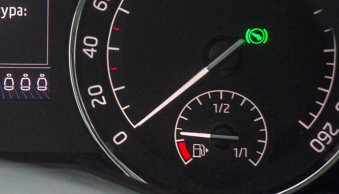Плюс 1 или 2 рубля за литр. Насколько подорожает бензин с 1 января 2018?