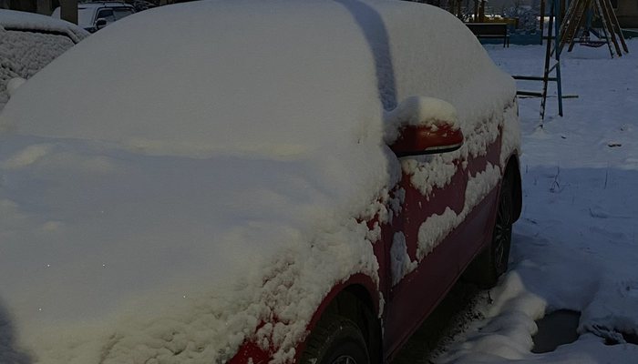 Избавляемся от зимнего кошмара: легко и безопасно открываем промерзшие двери автомобиля