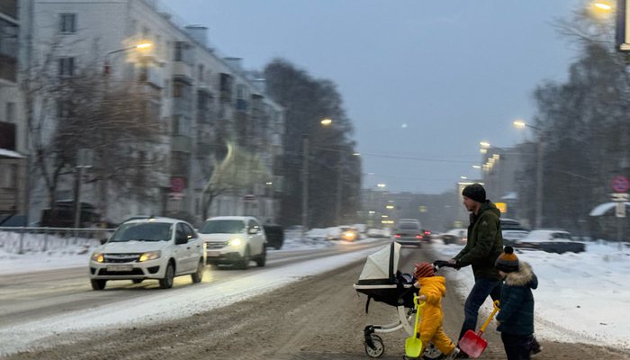 Шаг на "зебру" сделан: в каком случае водитель может не останавливаться при виде пешехода и почему будет прав?