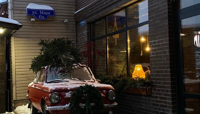 Юрист оценила шанс получить штраф за гирлянду в машине