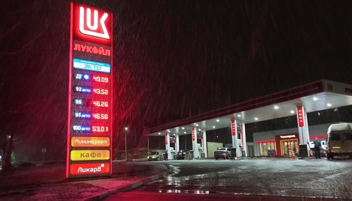 Дешёвого бензина не будет: власти хотят запретить ввоз недорогого топлива в Россию 