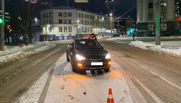 В Кирове 13-летний ребенок попал под колёса иномарки