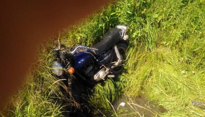В Кировской области бесправник на мотоцикле вылетел в кювет: мужчина скончался