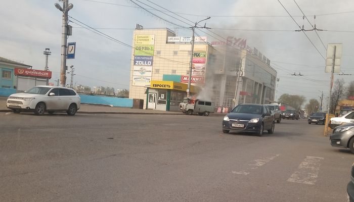 В Кирове ранним утром у вокзала вспыхнул «УАЗик»