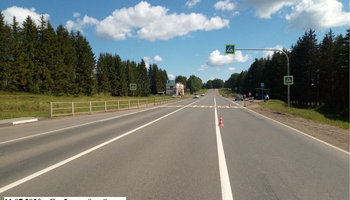 В Кировской области на пешеходном переходе сбили женщину с ребёнком