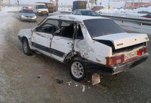 На Дзержинского КАМАЗ врезался в «девяносто девятую»