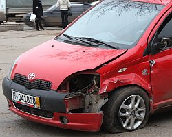 ДТП: «Toyota» и «Renault» столкнулись на перекрестке Октябрьский-Московская