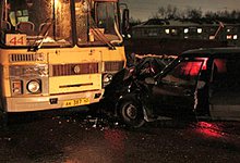 Выехала на встречную полосу перед путепроводом