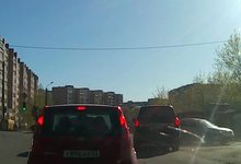 На перекрестке Кольцова и Менделеева столкнулись «Тойота» и «Ниссан»