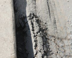 Новый кировский асфальт немного «поплыл»