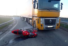 В Коминтерне мотоцикл «Хонда» столкнулся с фурой «Рено»